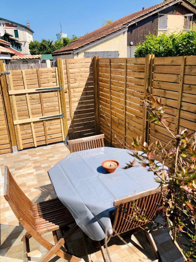 Appartement Duplex Lumineux Idealement Situe Ares Extérieur photo